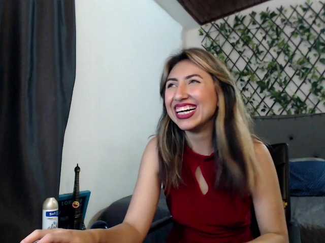 Live sex webcam photo for Emaparis #272379896