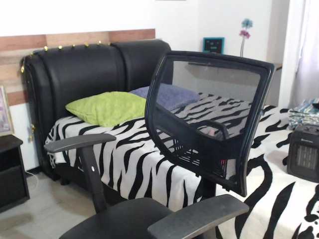 Live sex webcam photo for Emaparis #272453418