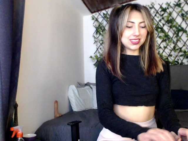 Live sex webcam photo for Emaparis #272634909