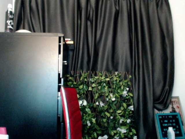 Live sex webcam photo for Emaparis #273509182