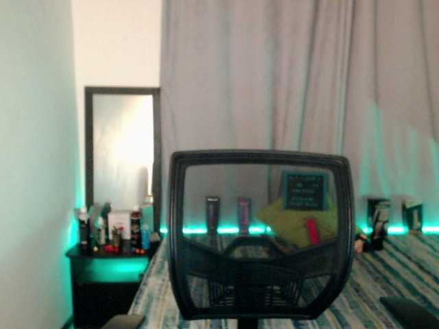 Live sex webcam photo for Emaparis #273832918