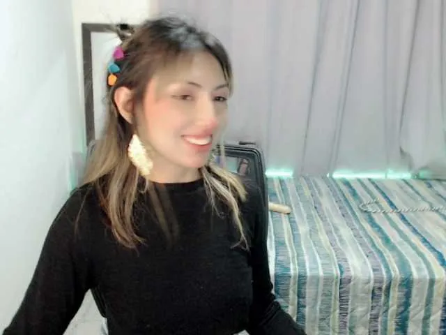 Live sex webcam photo for Emaparis #273953155