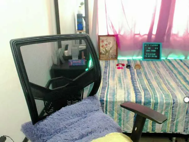 Live sex webcam photo for Emaparis #274201108