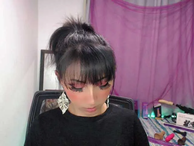 Live sex webcam photo for Emaparis #274466497