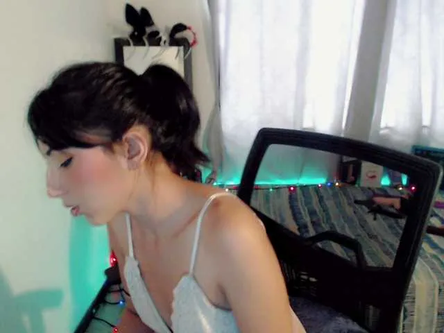 Live sex webcam photo for Emaparis #275114514