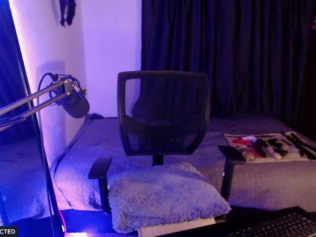 Live sex webcam photo for Emaparis #275730136