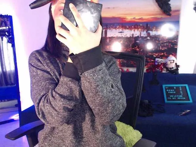 Live sex webcam photo for Emaparis #276176957