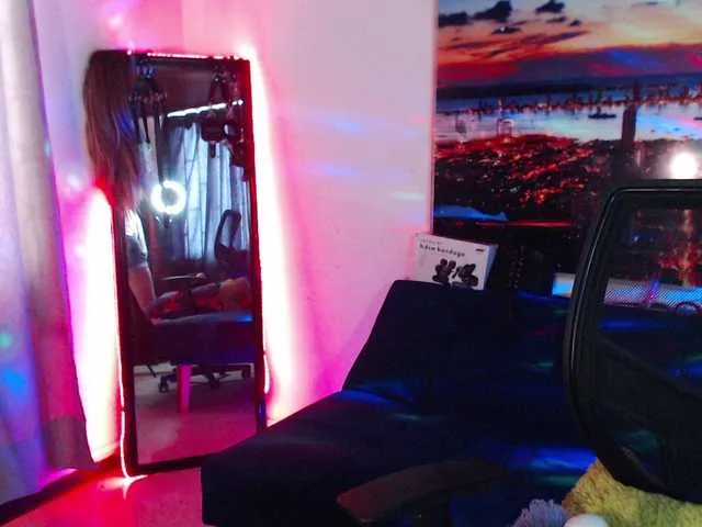 Live sex webcam photo for Emaparis #276205641