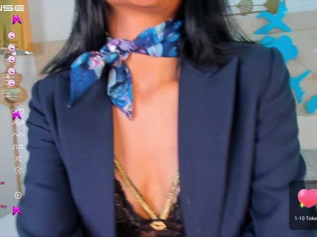 Live sex webcam photo for Emely-Rose1 #275912416