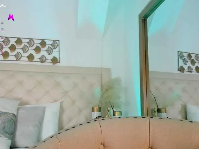 Live sex webcam photo for Emely-Rose1 #276521891