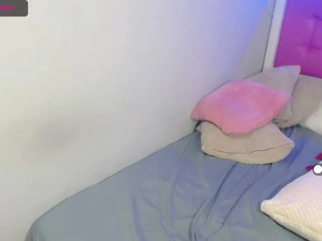 Live sex webcam photo for Emely-Saenz #272277137