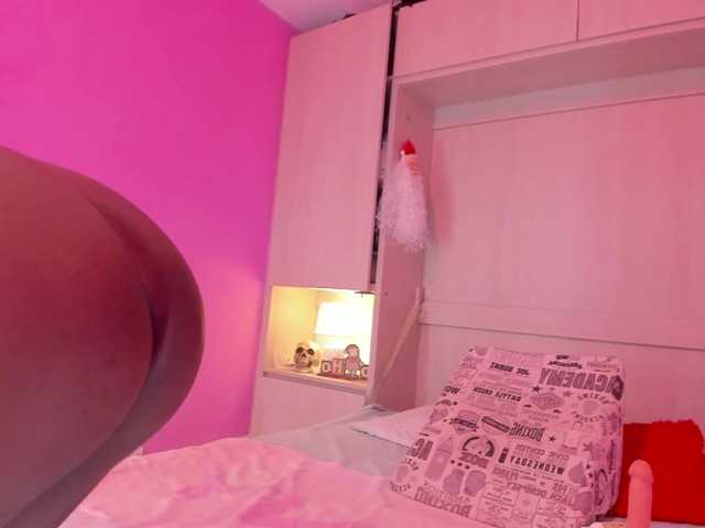 Live sex webcam photo for EmelyyFoster #277017285