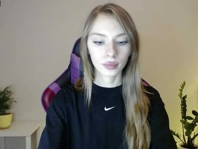 Live sex webcam photo for Emerald20 #272388634