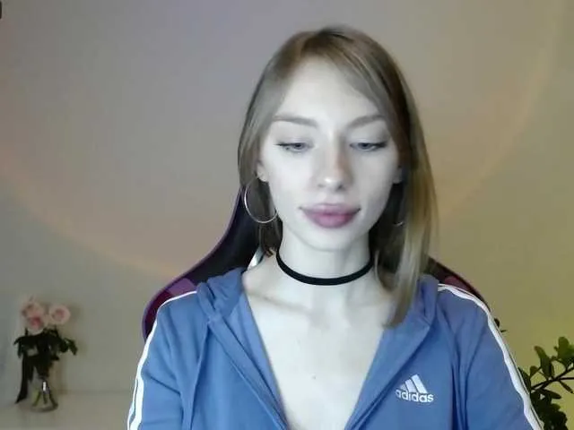 Live sex webcam photo for Emerald20 #272466348