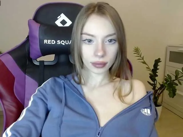 Live sex webcam photo for Emerald20 #272712623