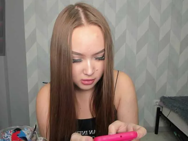 Live sex webcam photo for Emi-Emi #290459258