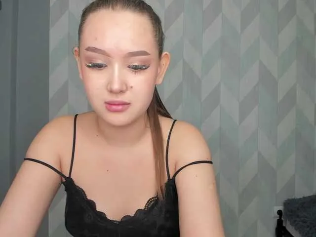 Live sex webcam photo for Emi-Emi #290570320