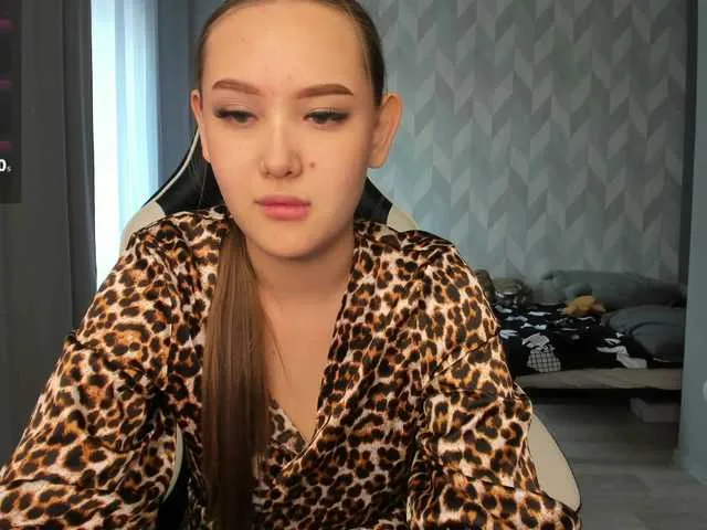 Live sex webcam photo for Emi-Emi #290917735