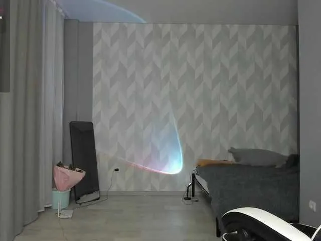 Live sex webcam photo for Emi-Emi #290921934