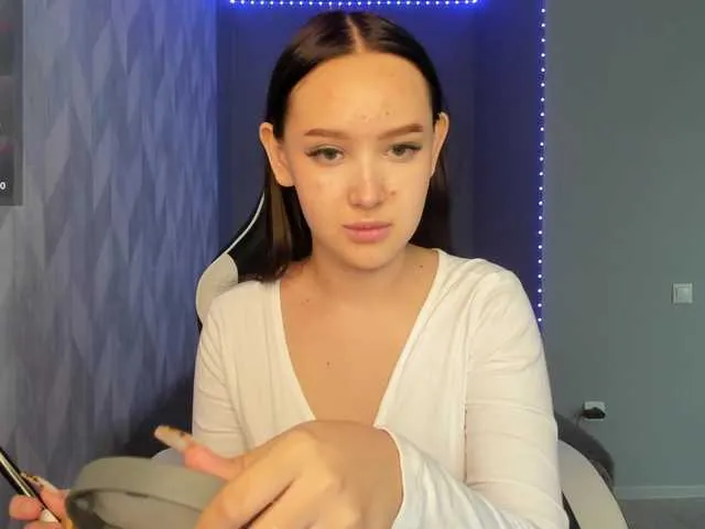 Live sex webcam photo for Emi-Emi #291188909
