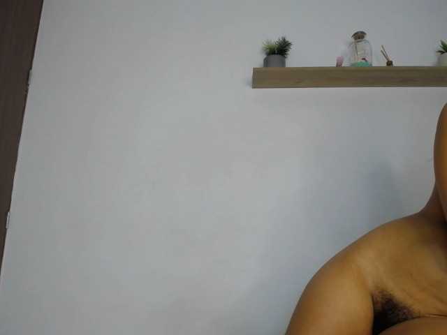 Live sex webcam photo for Emi-latingirl #277988489