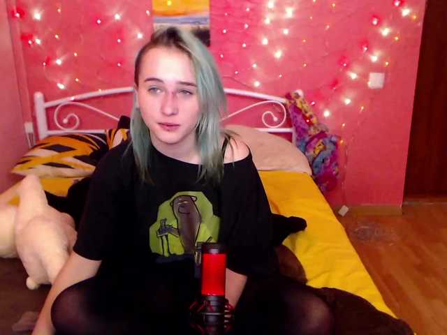 Live sex webcam photo for EmiElfy #272239343