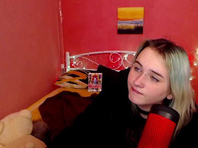 Live sex webcam photo for EmiElfy #272332550