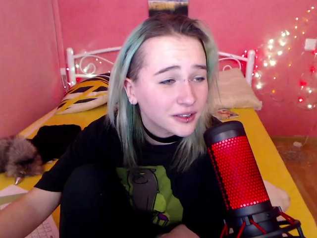 Live sex webcam photo for EmiElfy #272347043