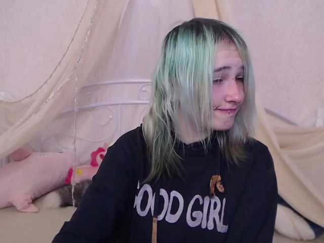 Live sex webcam photo for EmiElfy #272484078