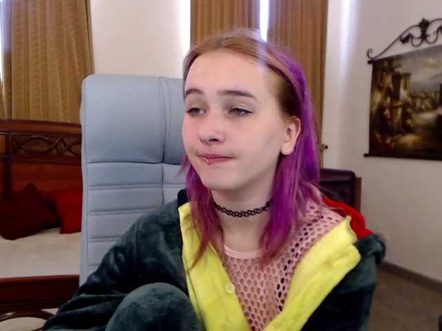 Live sex webcam photo for EmiElfy #272886705