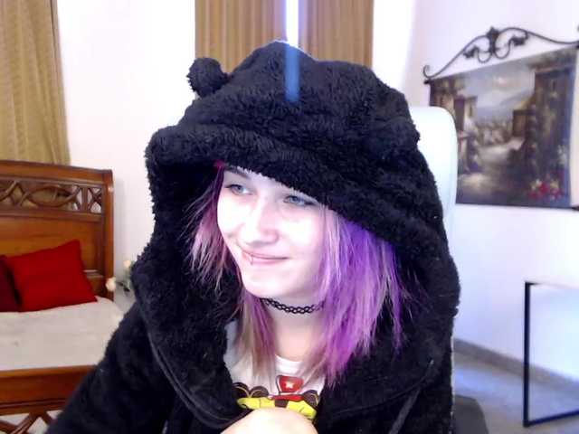 Live sex webcam photo for EmiElfy #272893320