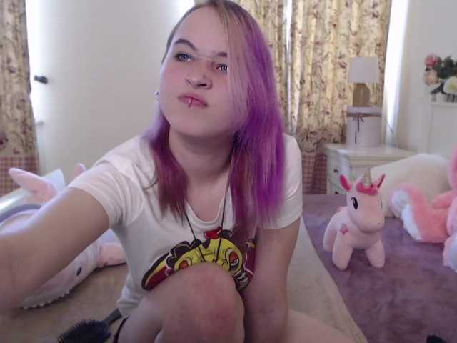 Live sex webcam photo for EmiElfy #272930045