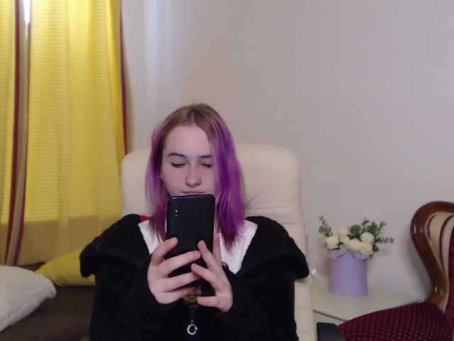 Live sex webcam photo for EmiElfy #272939633