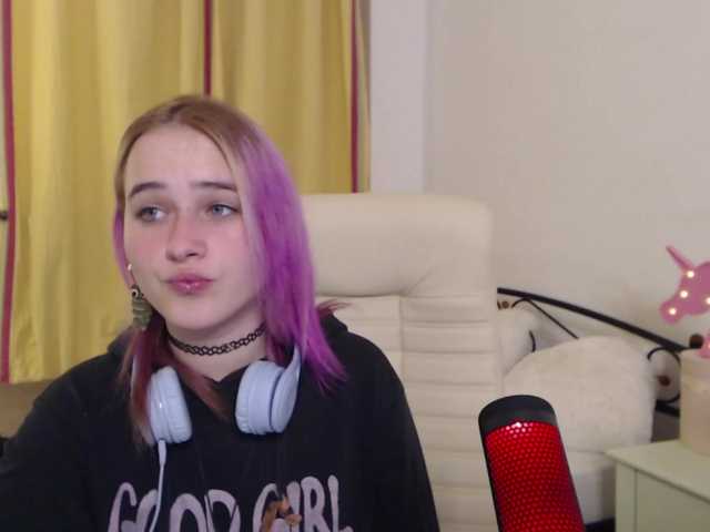 Live sex webcam photo for EmiElfy #272955103