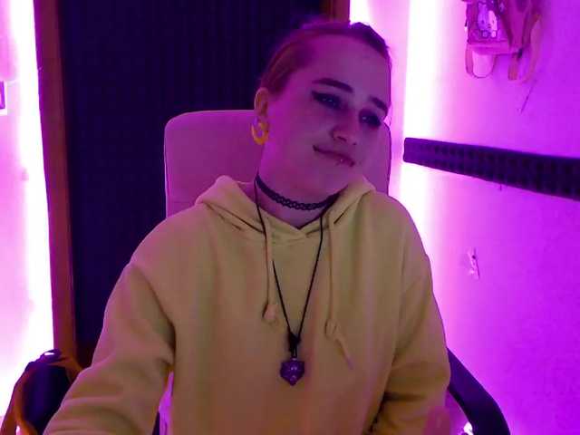 Live sex webcam photo for EmiElfy #273009655