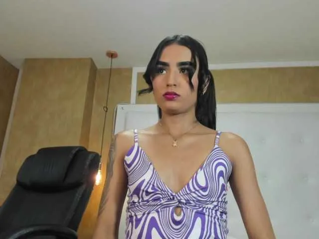Live sex webcam photo for Emiily-Thompson #276846907