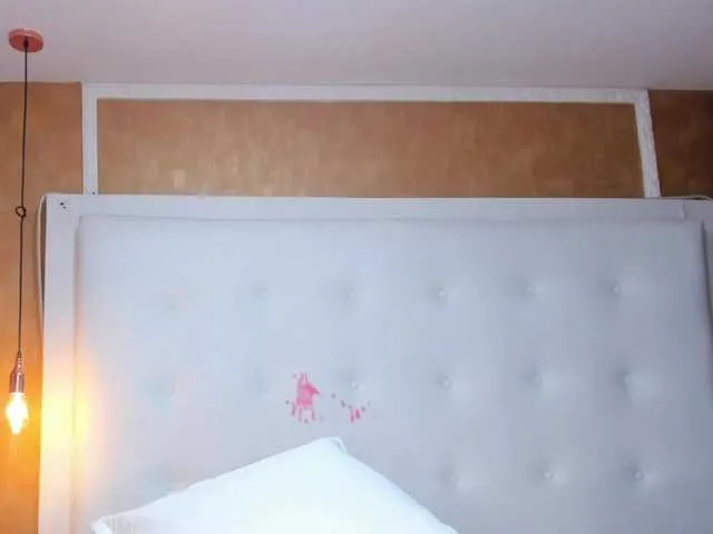 Live sex webcam photo for Emiily-Thompson #290650670