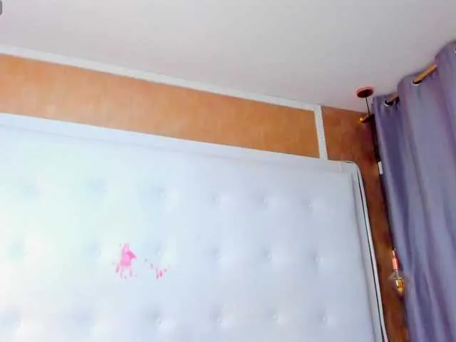 Live sex webcam photo for Emiily-Thompson #291170252