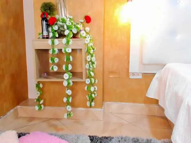 Live sex webcam photo for Emiily-Thompson #291651990