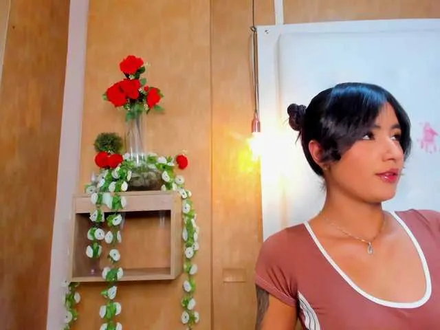 Live sex webcam photo for Emiily-Thompson #291736556