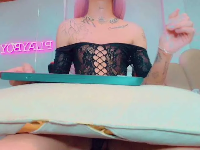 Live sex webcam photo for EmiilySaenzz #290348475