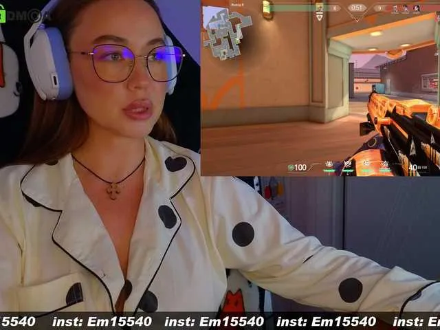 Live sex webcam photo for Emili1- #290347332