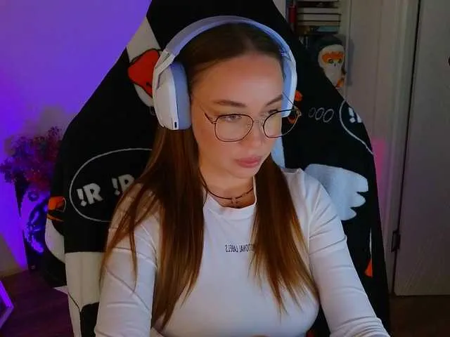 Live sex webcam photo for Emili1- #290786913