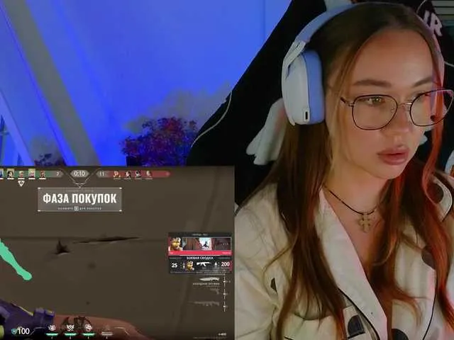 Live sex webcam photo for Emili1- #291044220