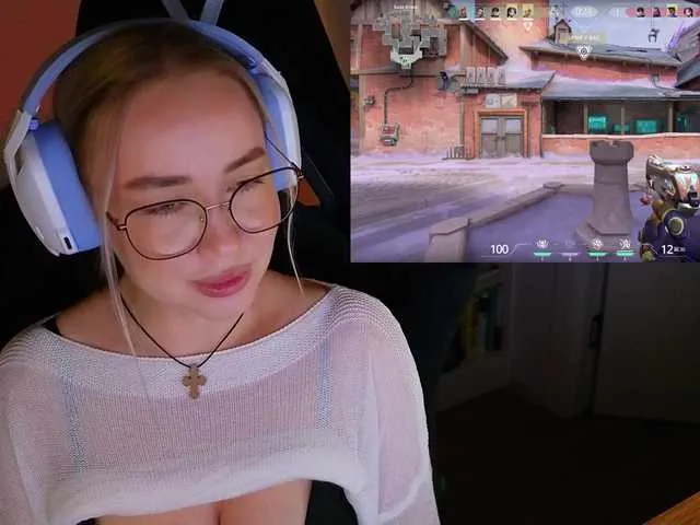 Live sex webcam photo for Emili1- #291334387