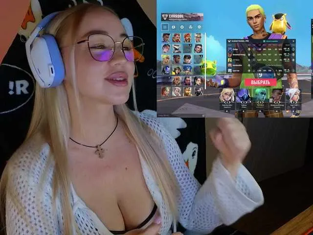 Live sex webcam photo for Emili1- #291386854