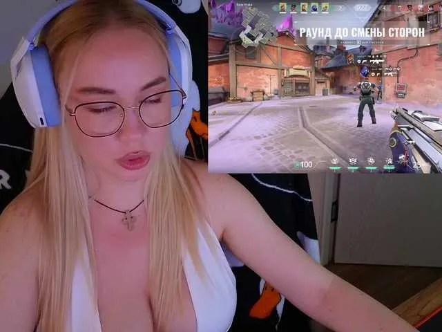 Live sex webcam photo for Emili1- #291466586