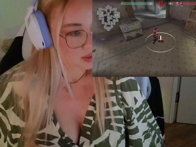 Live sex webcam photo for Emili1- #291473658