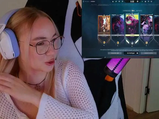 Live sex webcam photo for Emili1- #291495271