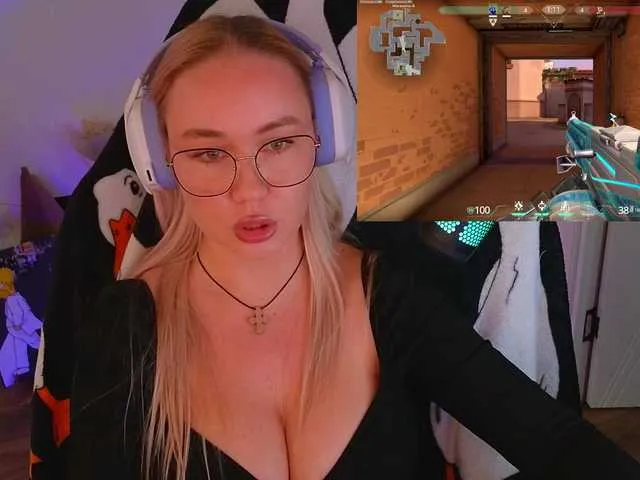 Live sex webcam photo for Emili1- #291752025